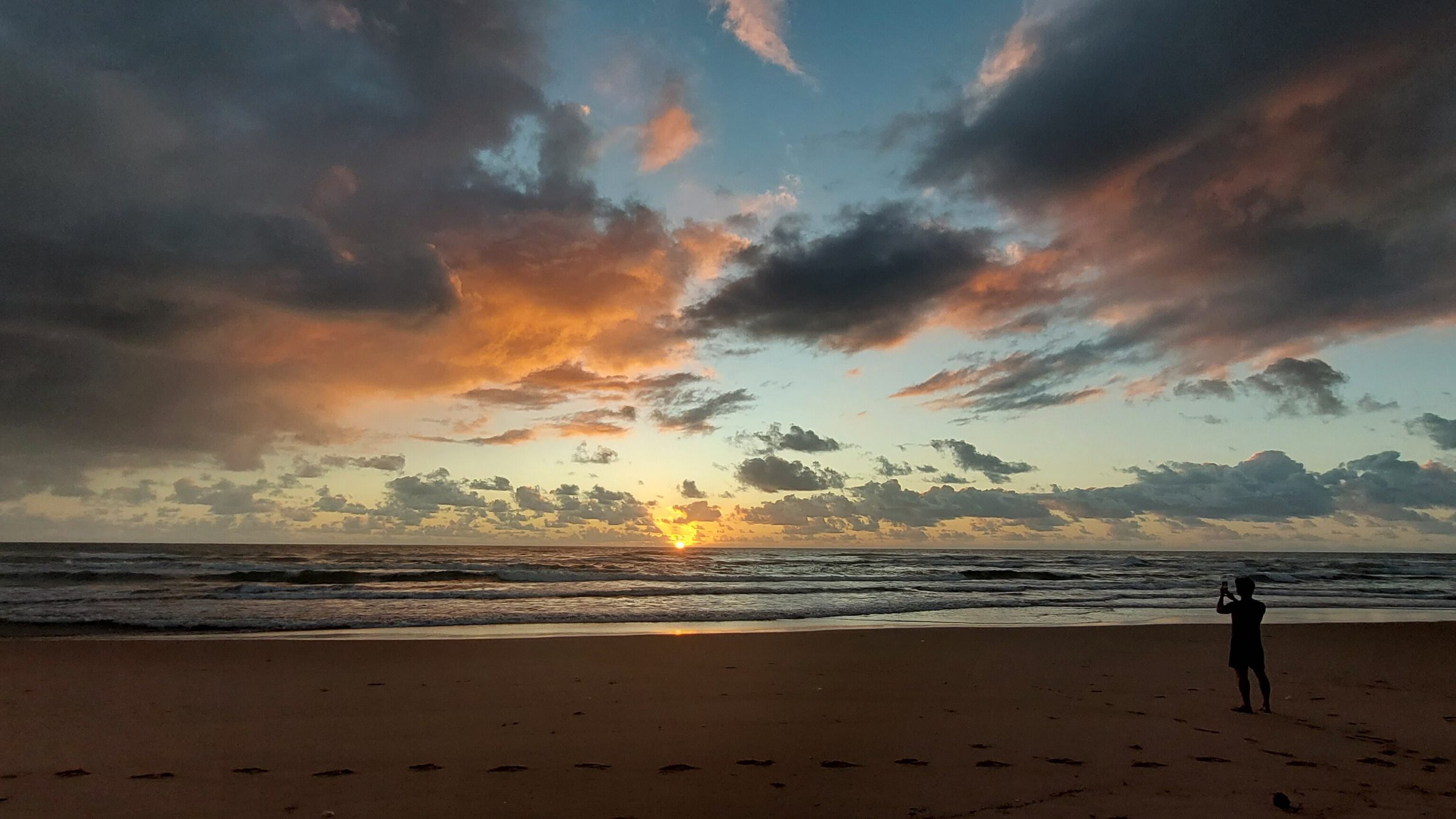 Nascer do sol na praia de Taipu de Fora, Península de Maraú