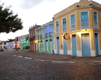Casarios coloridos do centro histórico de Canavieiras