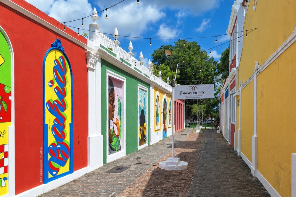 Rua histórica colorida de Canavieiras